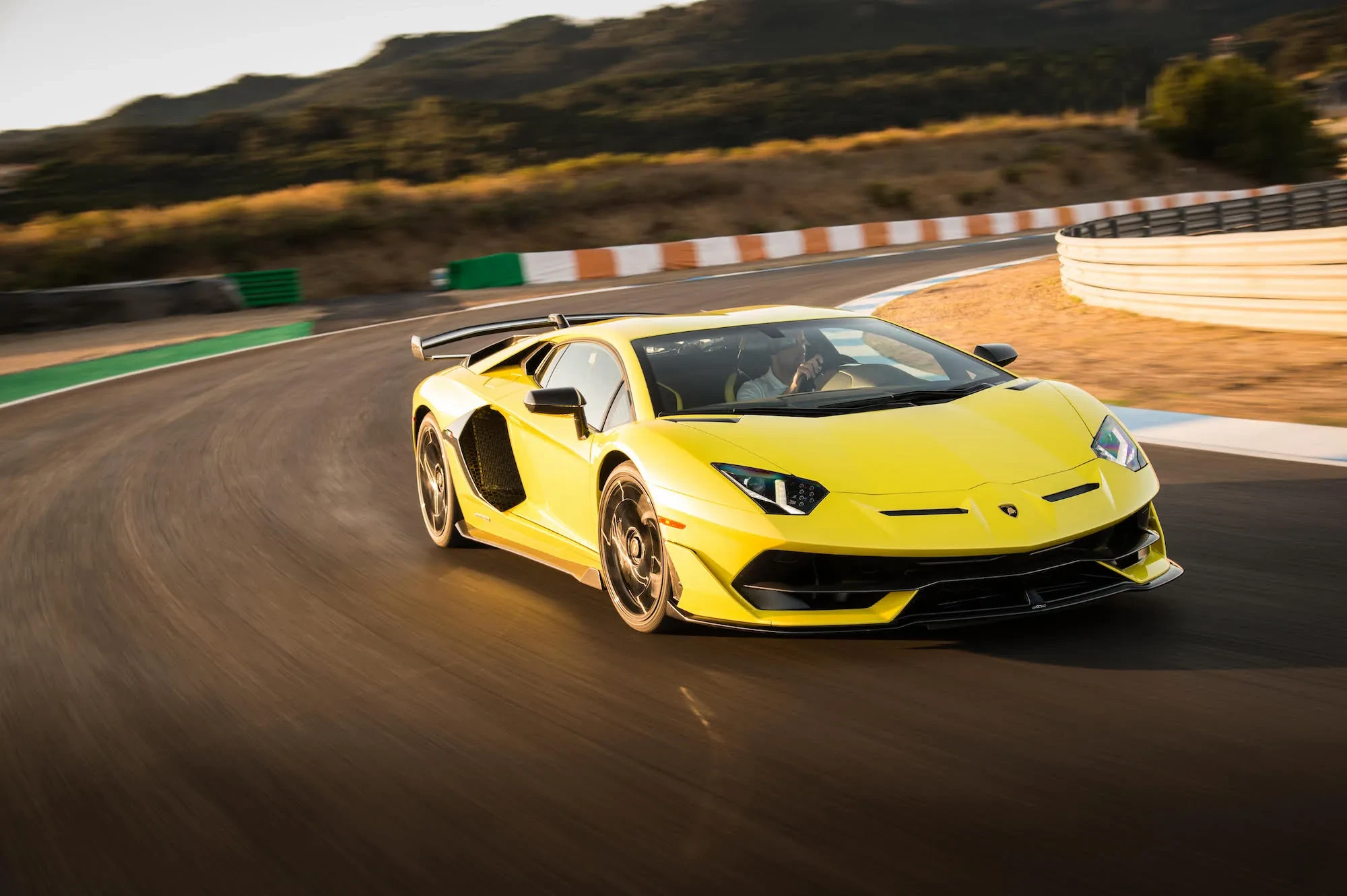 บทบาทของแบตเตอรี่ในระบบพลังงานสะอาดและการเก็บพลังงาน