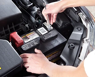 สัญญาณเตือนแบตเตอรี่รถยนต์ใกล้หมด และวิธีแก้ไขที่คุณควรรู้